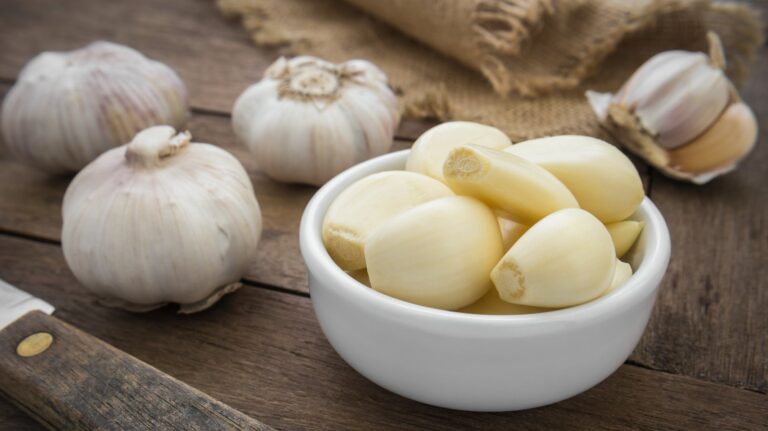 How Many Tablespoons Are in a Garlic Clove?