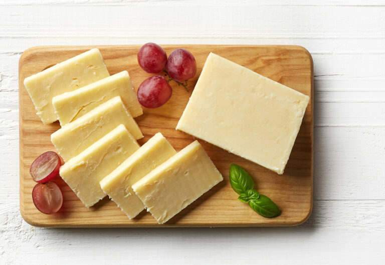 Top 5 Best Substitutes for Cheddar Cheese!